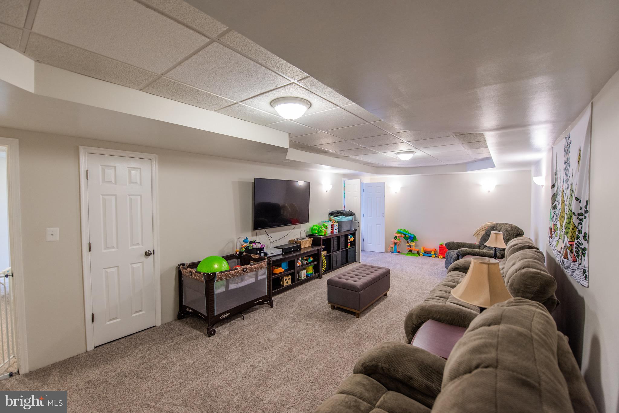 LAKE FRONT ROYAL - Residential