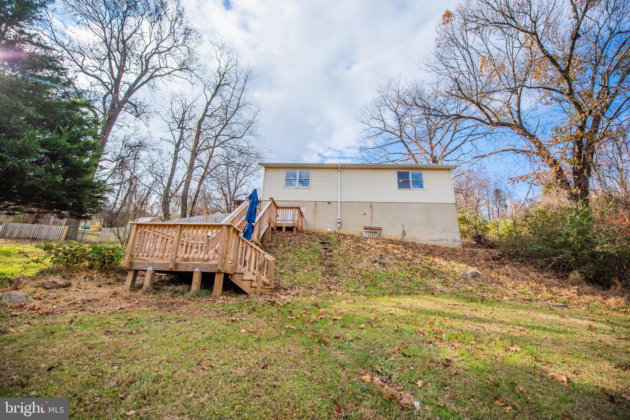 LAKE FRONT ROYAL - Residential