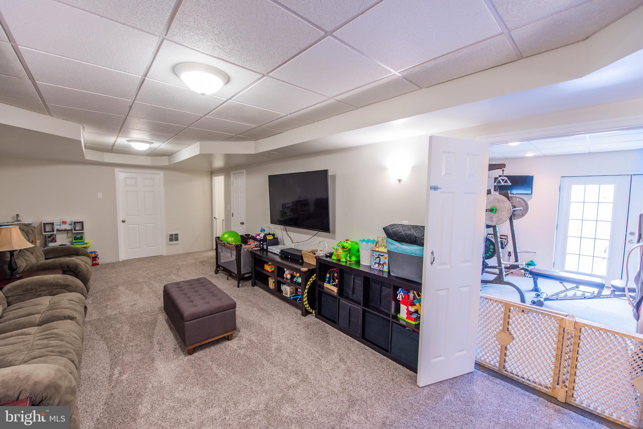 LAKE FRONT ROYAL - Residential