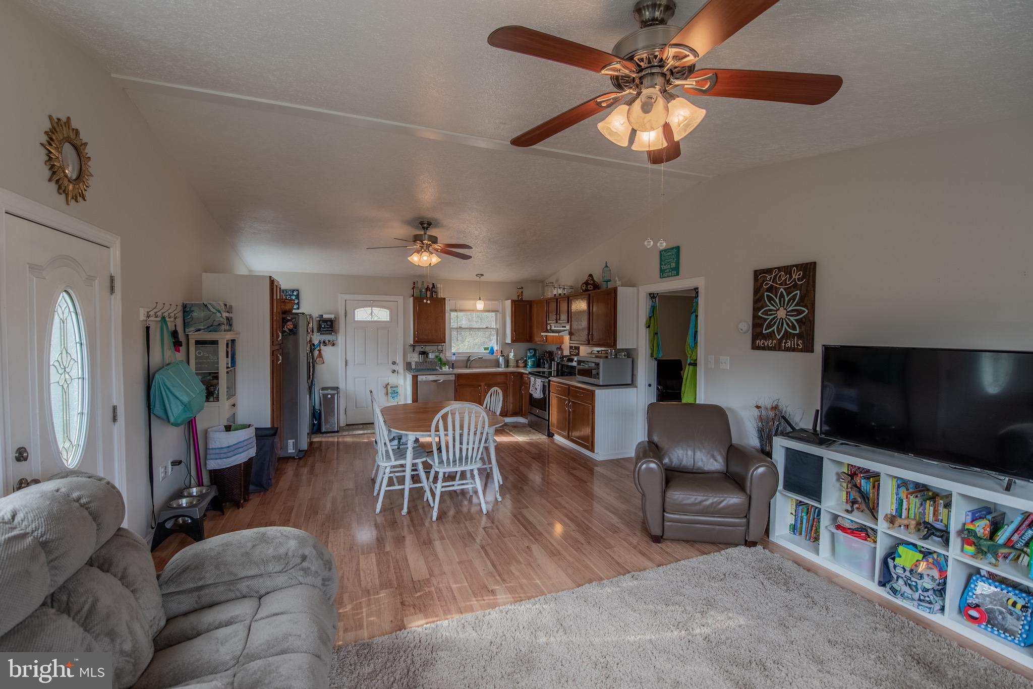 LAKE FRONT ROYAL - Residential