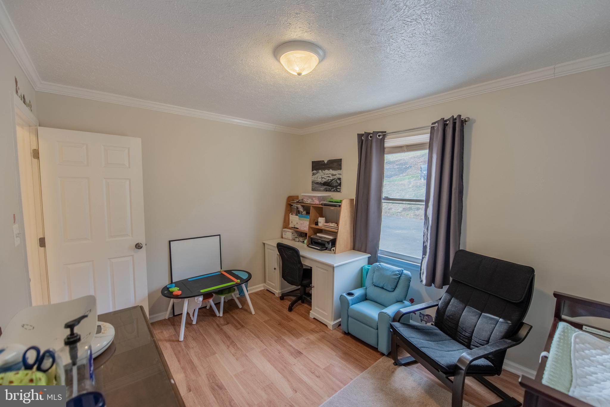 LAKE FRONT ROYAL - Residential