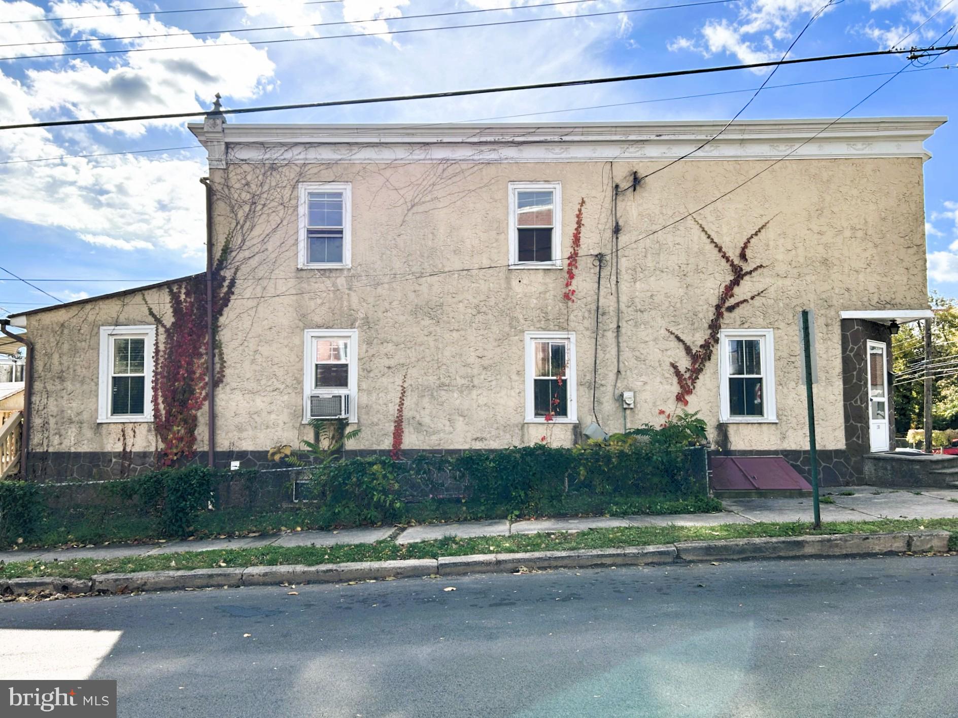 NORRISTOWN - Residential