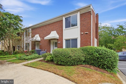 Photo of 3861 Persimmon Circle, FAIRFAX, VA 22031 (MLS # VAFX2339584)