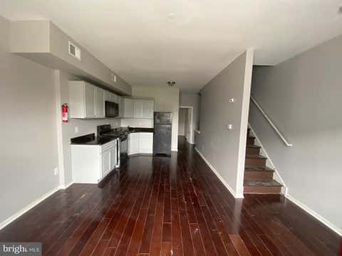 Townhouse For Rent - 2008 N 20th Street<br/> PHILADELPHIA, PA 19121
