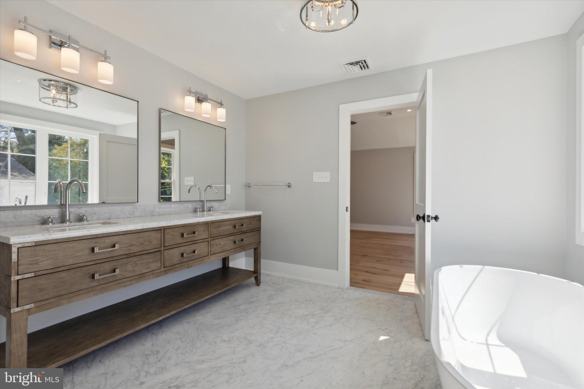 WYNNEWOOD PARK - Residential