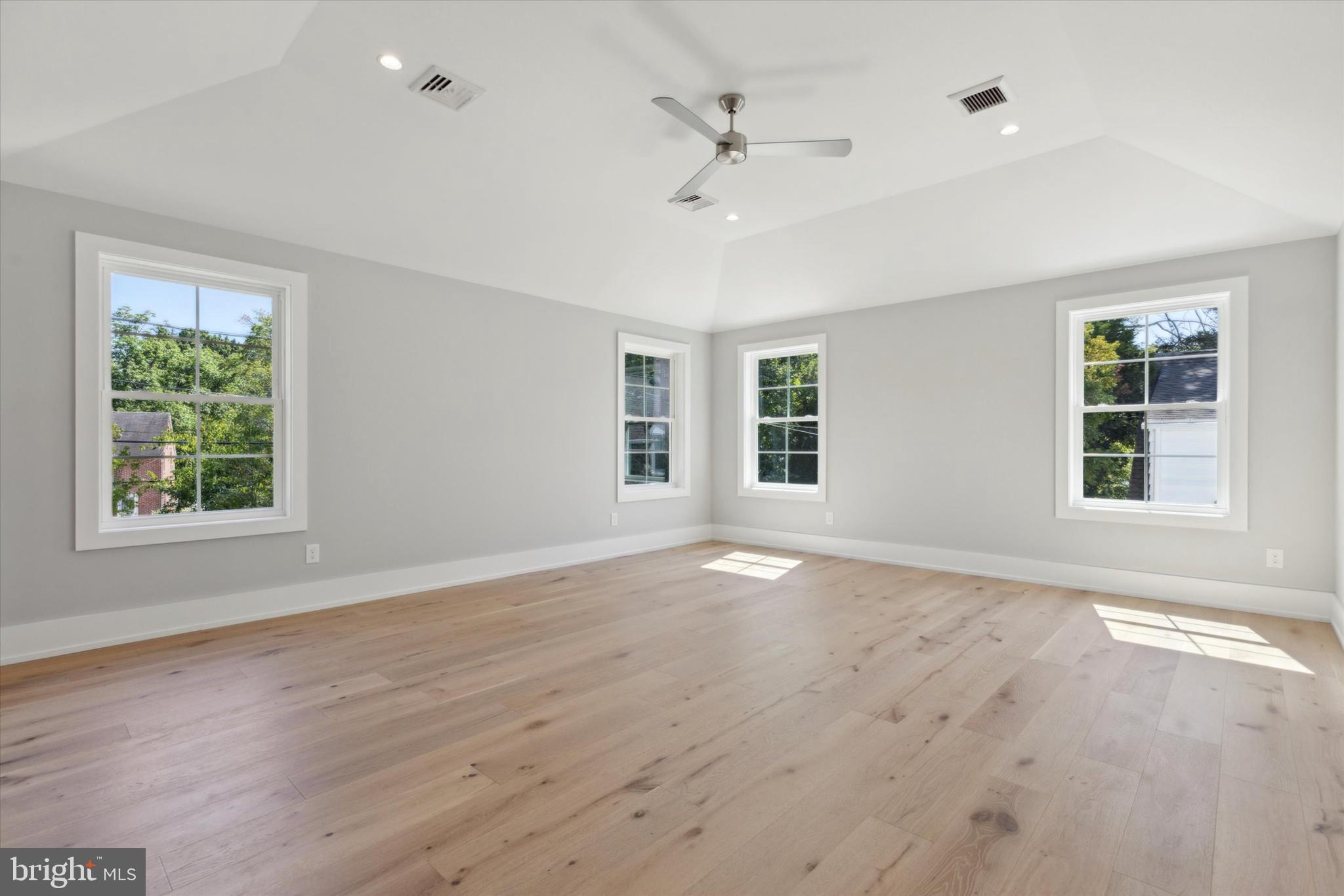 WYNNEWOOD PARK - Residential