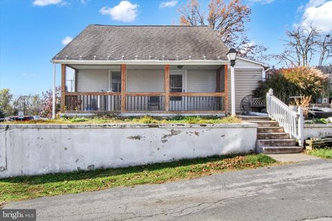 Photo of 26 Railroad Avenue, Marietta, PA 17547 (MLS # PALA2043872)