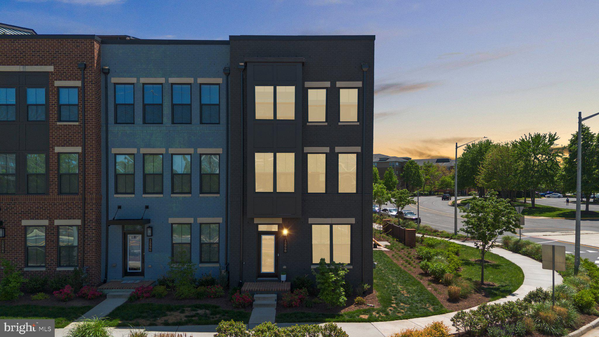 12998 HATTONTOWN SQUARE