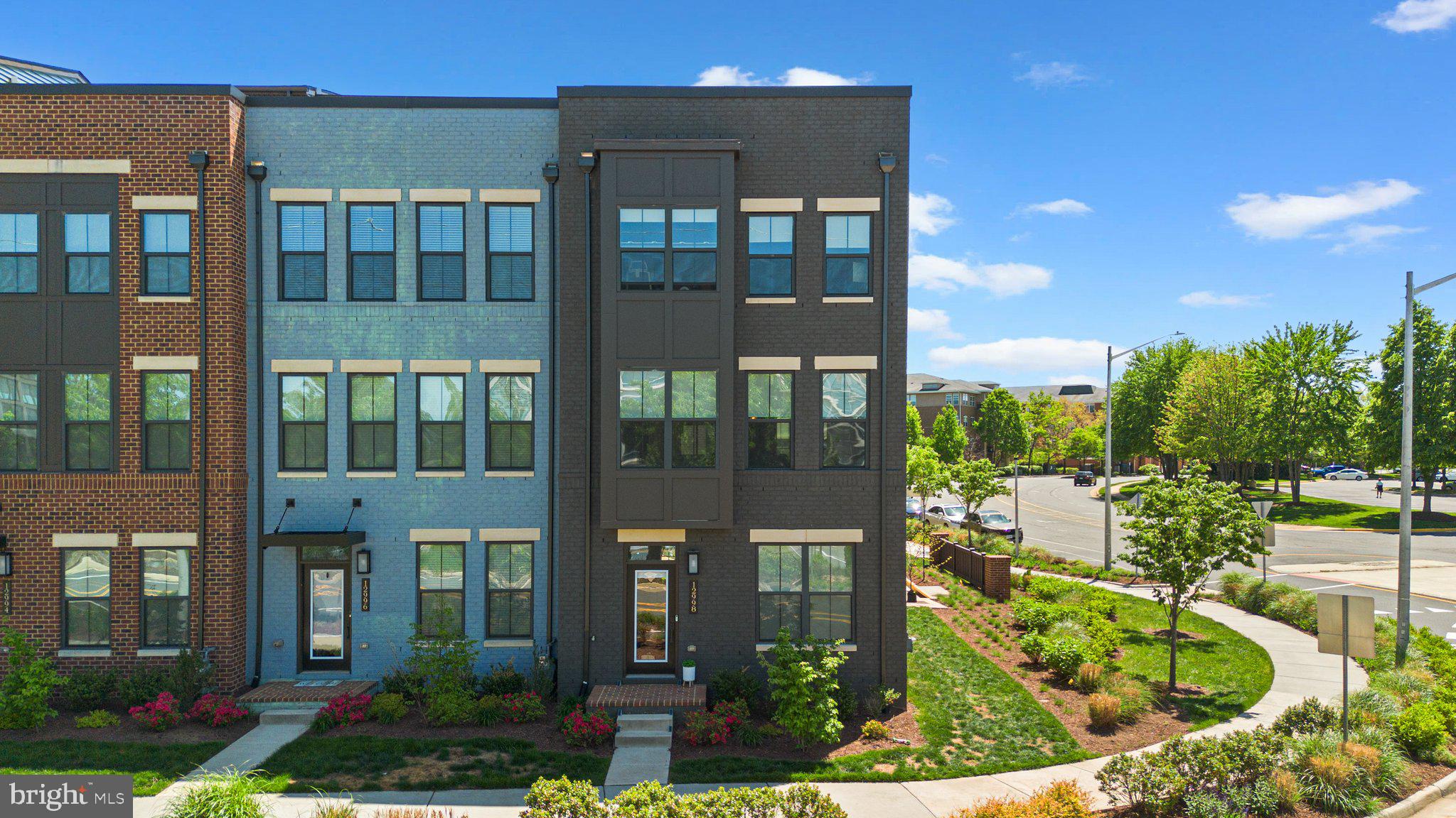 12998 HATTONTOWN SQUARE