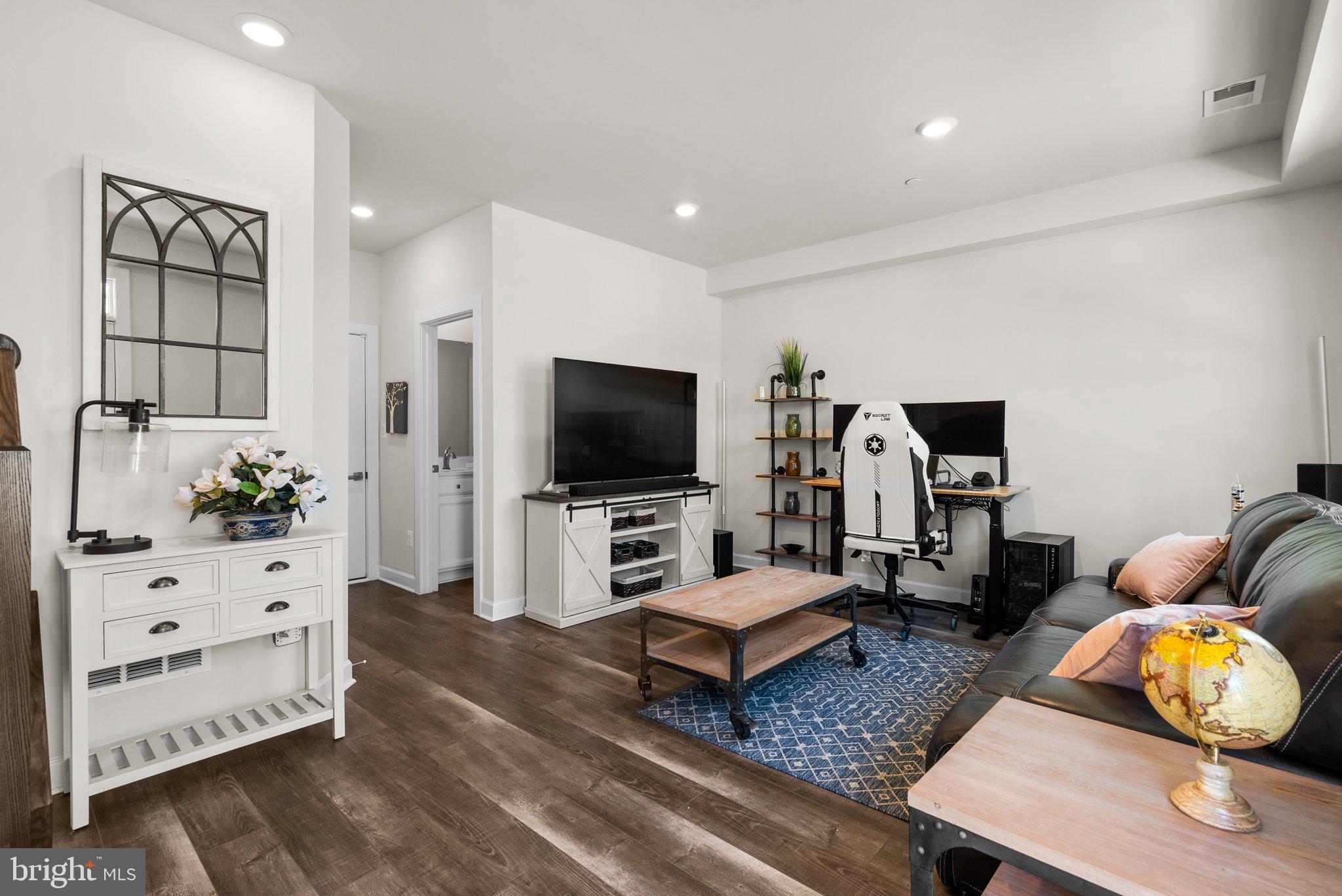 12998 HATTONTOWN SQUARE