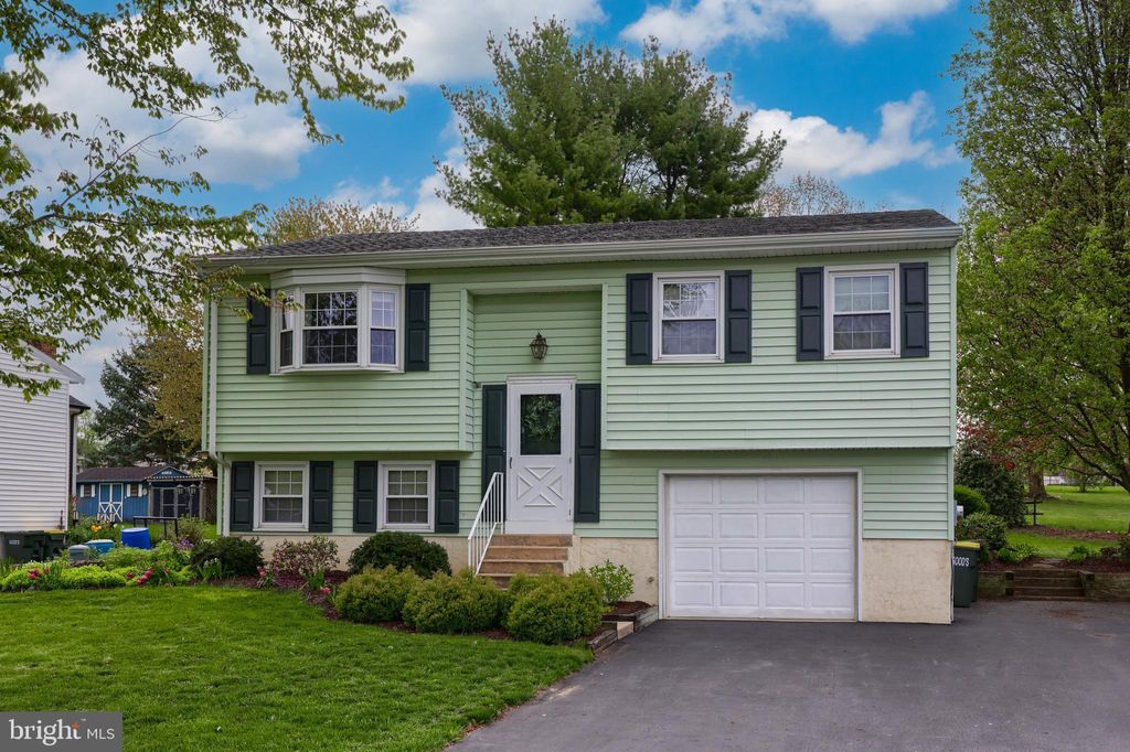 Photo of 100 Hertzog Drive, Leola, PA 17540 (MLS # PALA2049816)