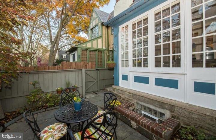 332 W MOUNT AIRY AVENUE