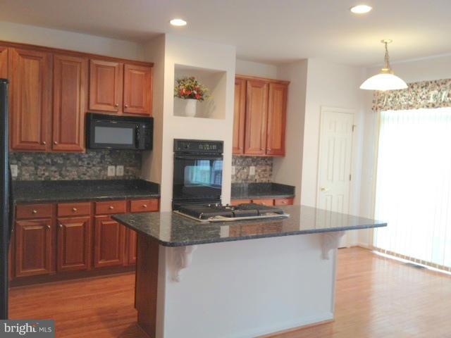 TOWNES OF MANCHESTER WOODS - Residential Lease