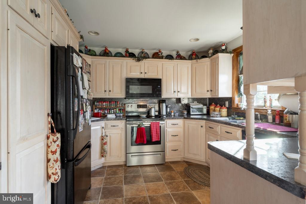 BRECKNOCK TOWNSHIP - Farm