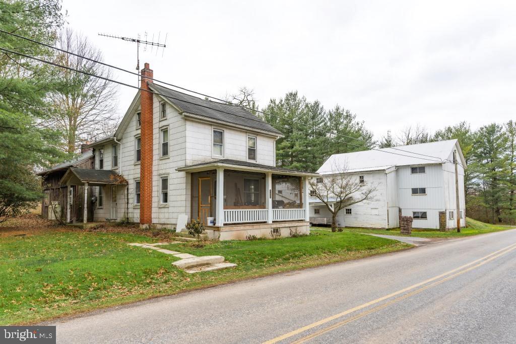 BRECKNOCK TOWNSHIP - Farm