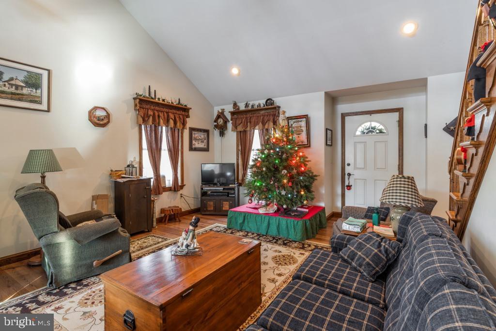 BRECKNOCK TOWNSHIP - Farm