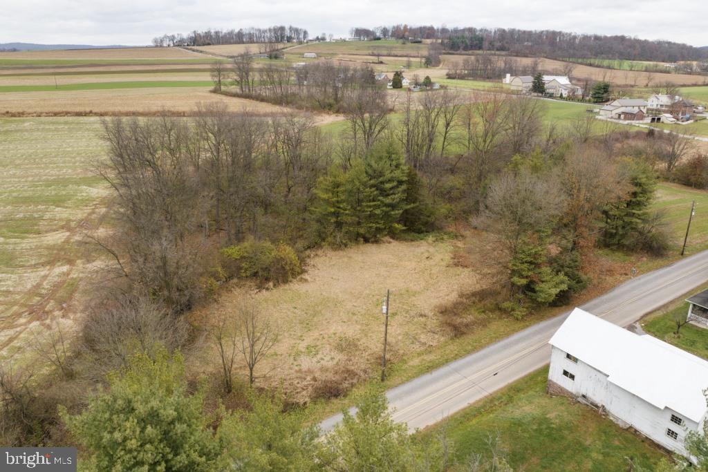 BRECKNOCK TOWNSHIP - Farm