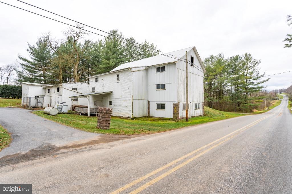 BRECKNOCK TOWNSHIP - Farm