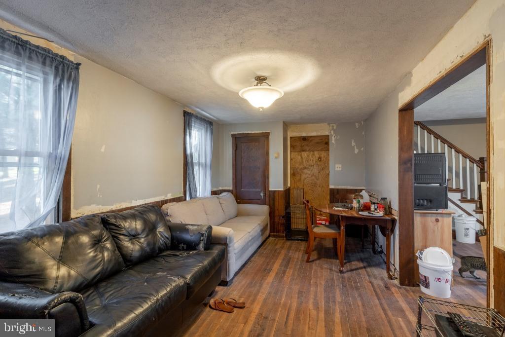 BRECKNOCK TOWNSHIP - Farm