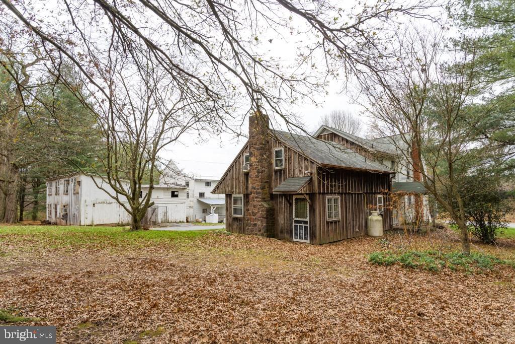 BRECKNOCK TOWNSHIP - Farm