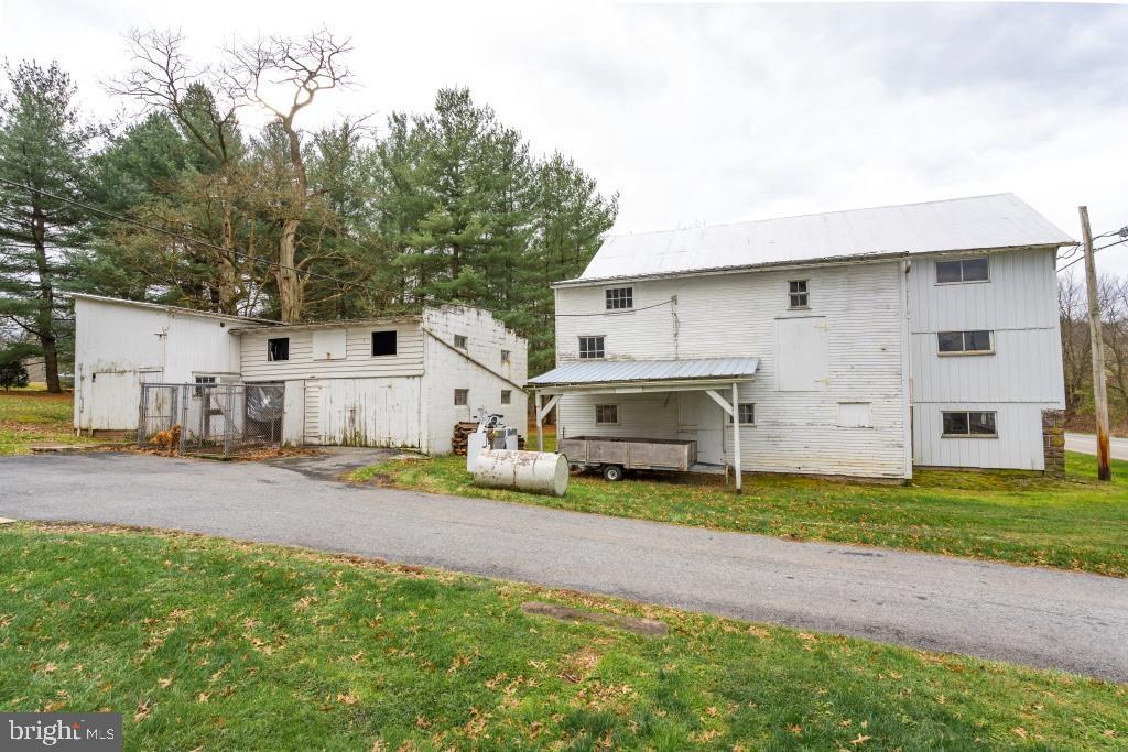 BRECKNOCK TOWNSHIP - Farm