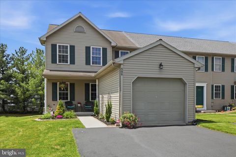 Townhouse For Sale - 596 Wood Duck Drive<br/> MANHEIM, PA 17545