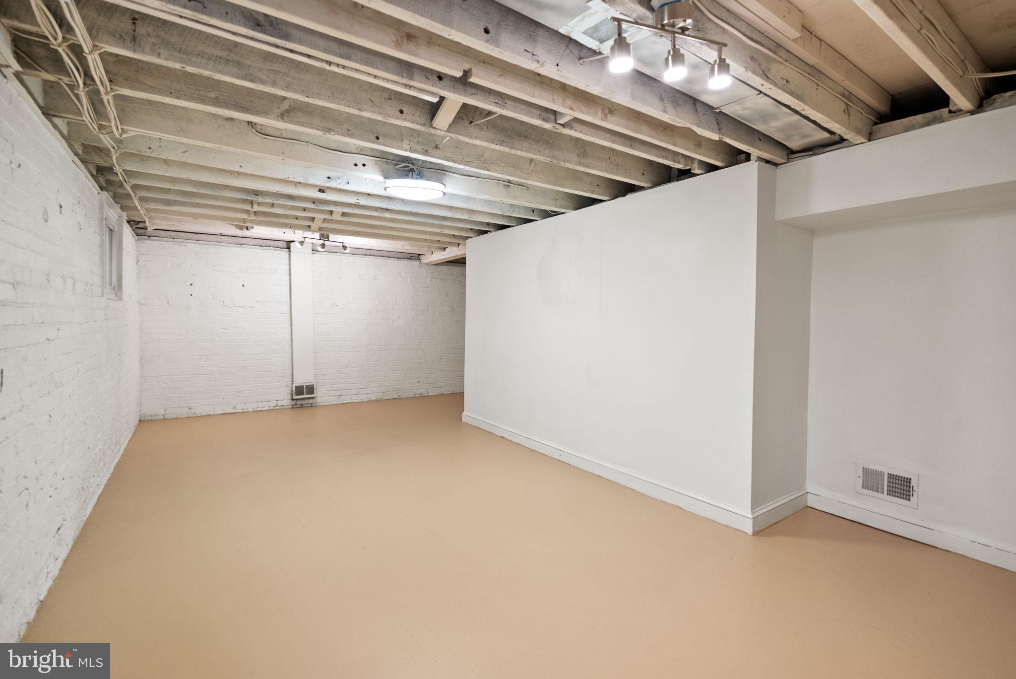 WARNERS ADDITION TO KENSINGTON - Residential Lease