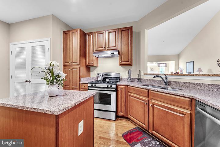 COURTYARDS AT WAVERLY WOODS - Residential