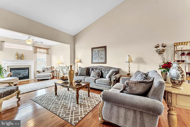 COURTYARDS AT WAVERLY WOODS - Residential