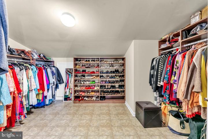 COURTYARDS AT WAVERLY WOODS - Residential