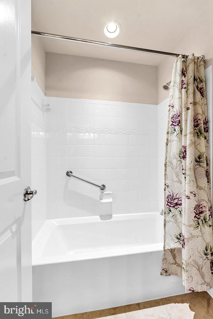 COURTYARDS AT WAVERLY WOODS - Residential