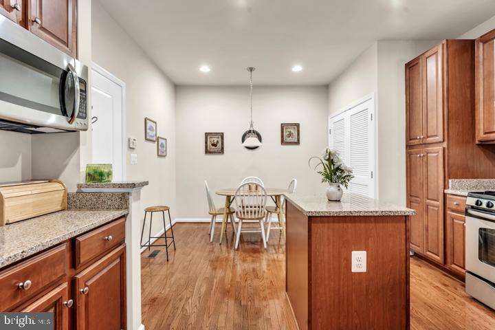 COURTYARDS AT WAVERLY WOODS - Residential