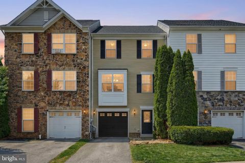 Townhouse For Sale - 729 Blossom Drive<br/> HANOVER, PA 17331