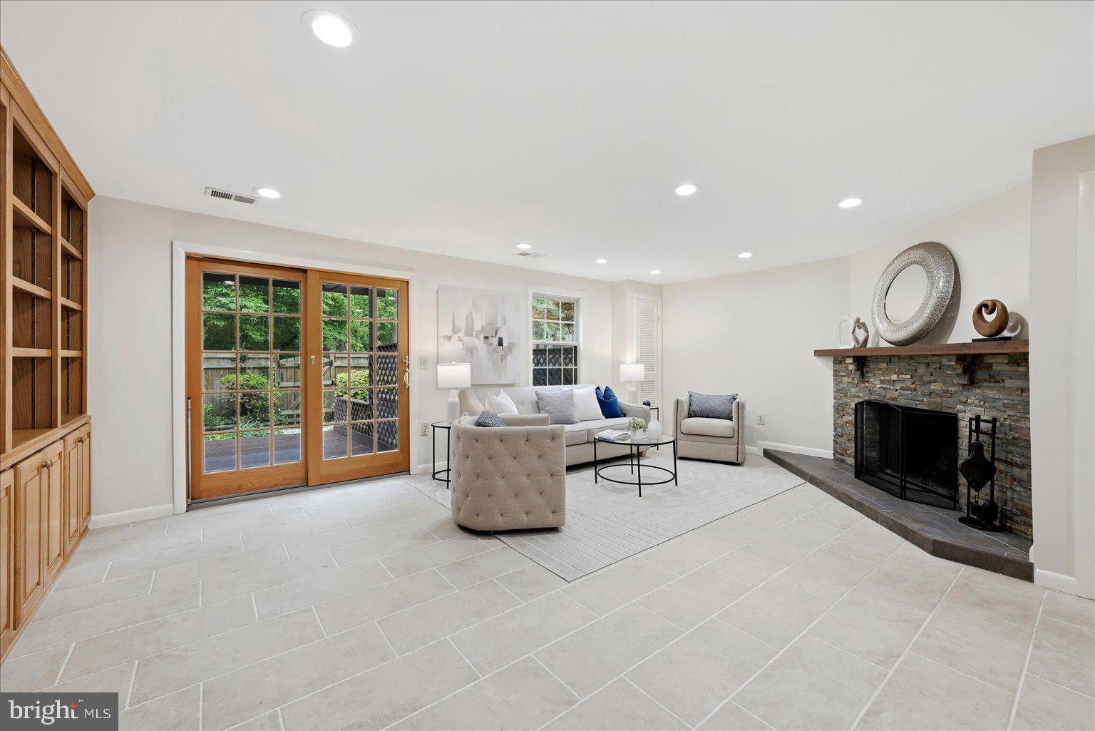 CARDINAL GLEN - Residential