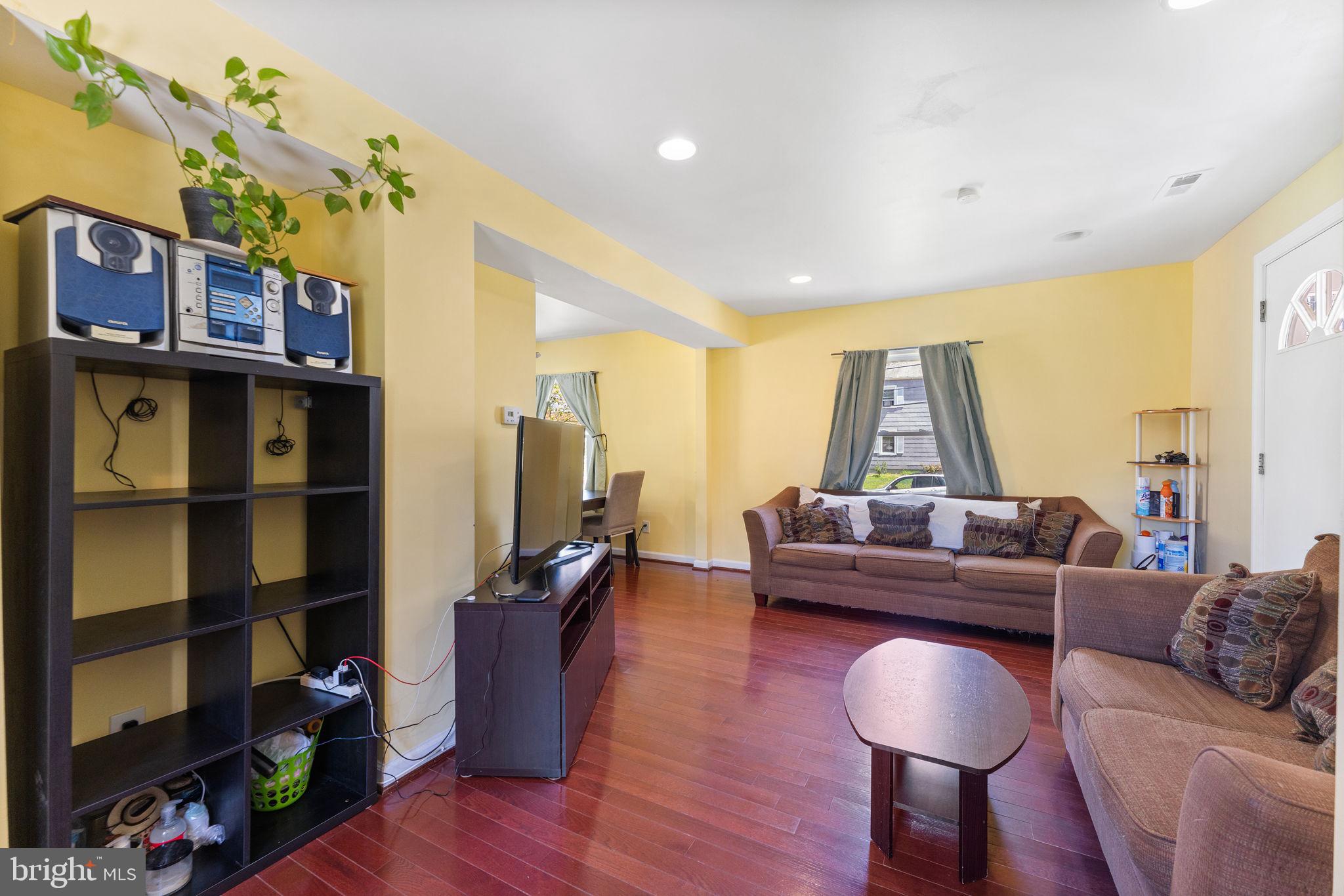 LANDOVER HILLS - Residential