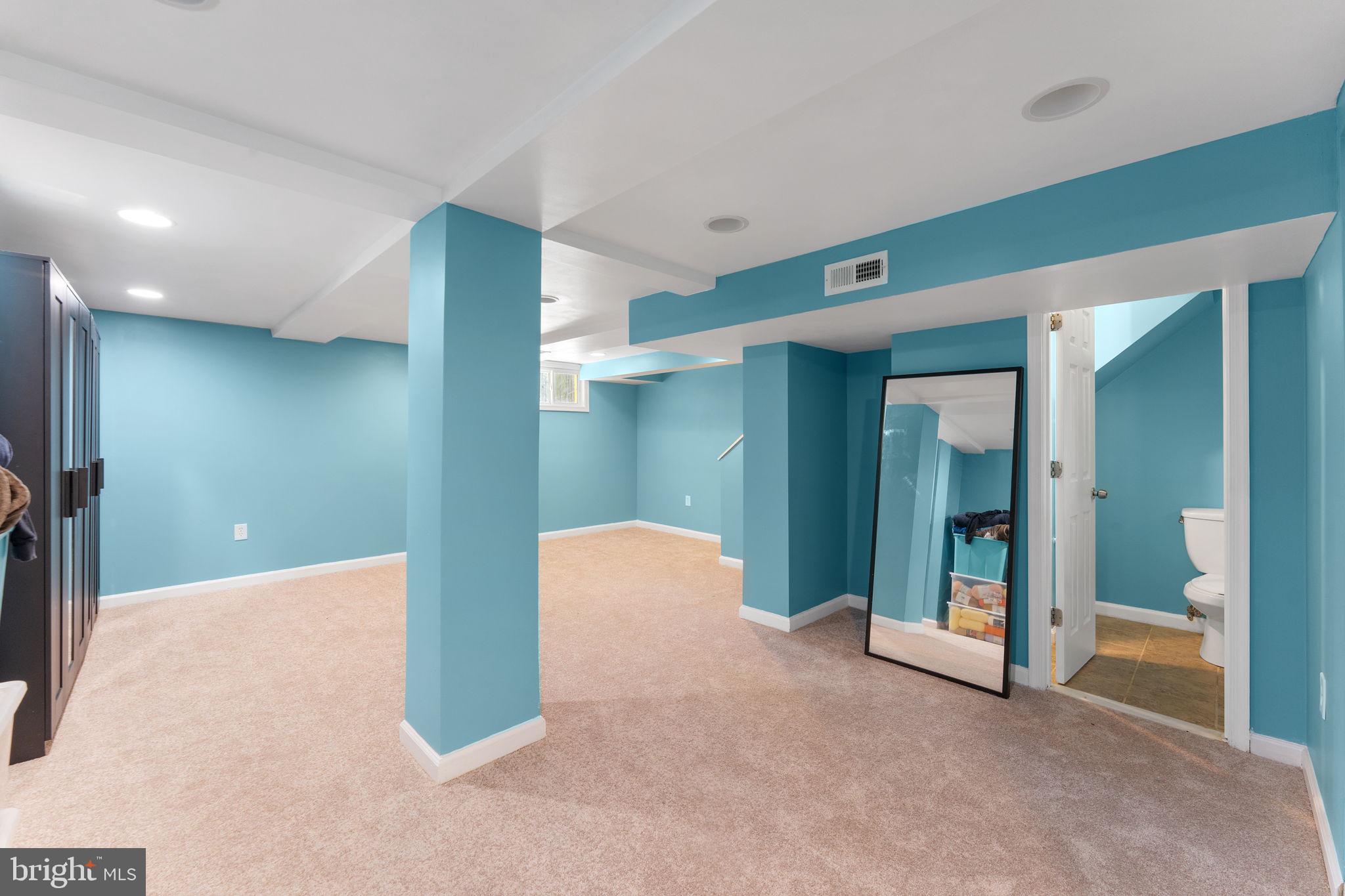 LANDOVER HILLS - Residential