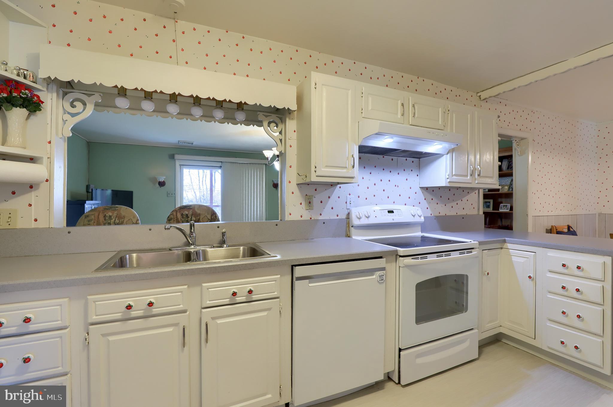 BEVERLY ESTATES - Residential