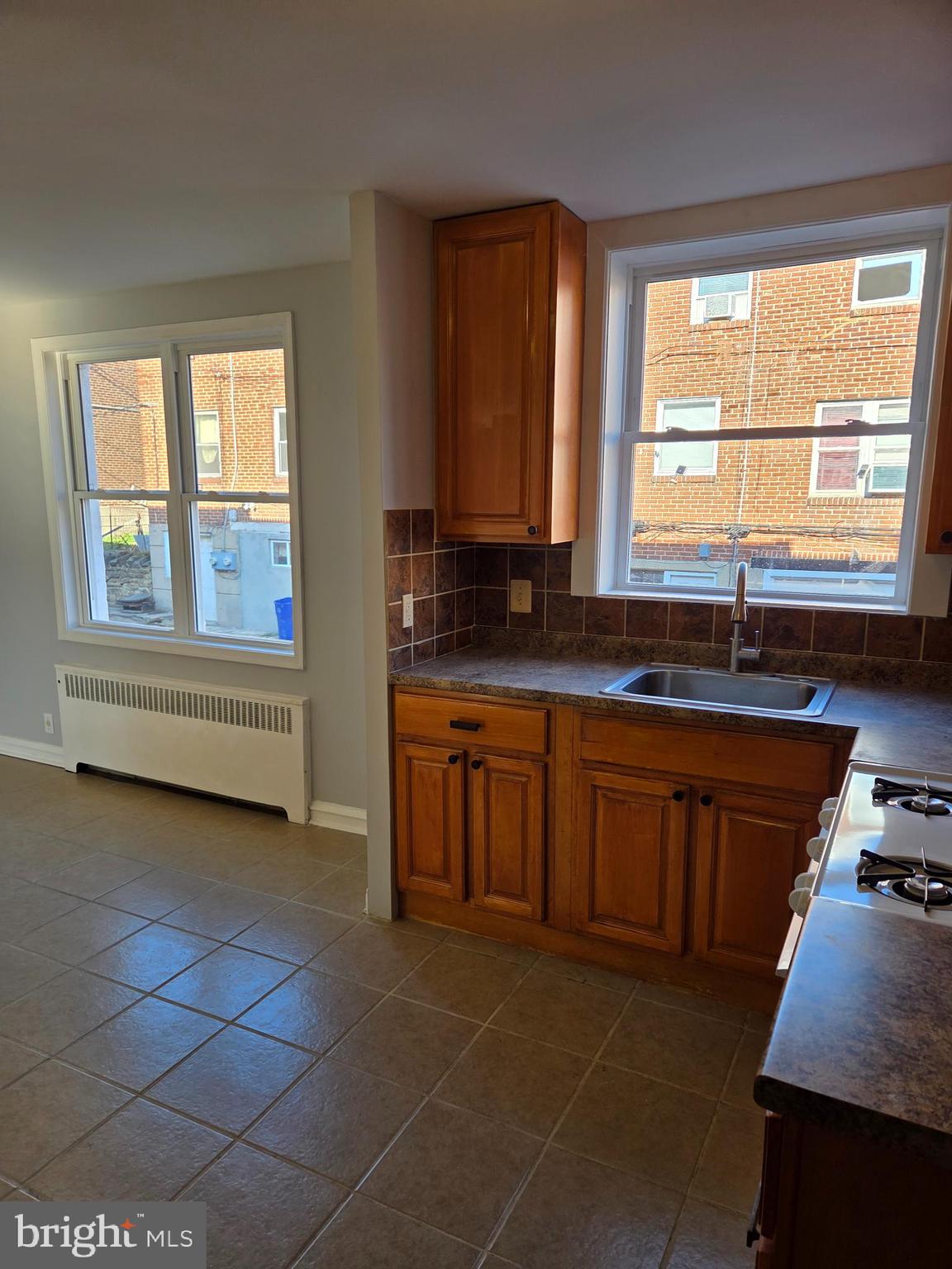 OXFORD CIRCLE - Residential