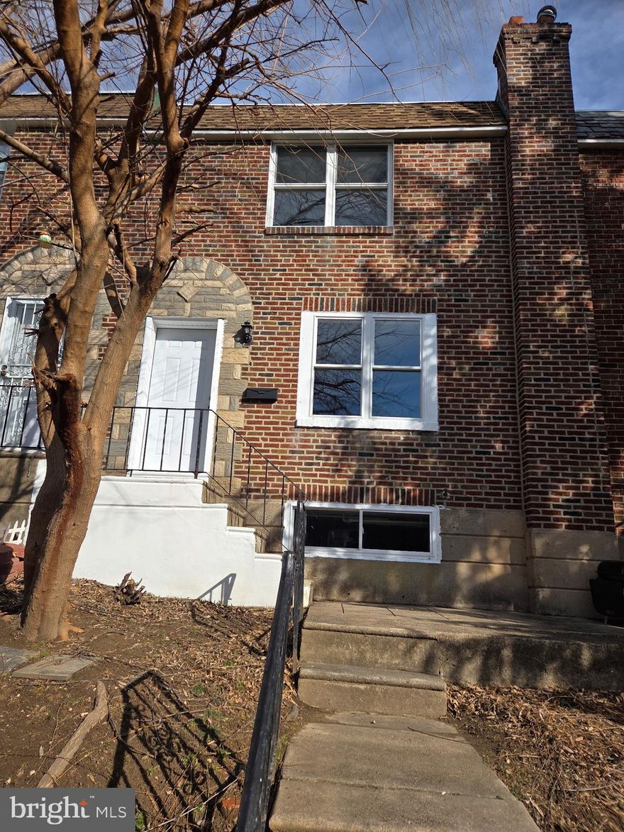 Beautiful, newly renovated property in  Oxford Circle. The house features new laminate flooring, newer windows, remodeled bathroom, freshly painted, finished basement and much, much more. It is good for homeowners or investors.  Property is conveniently located and close to everything. Ready to move in.