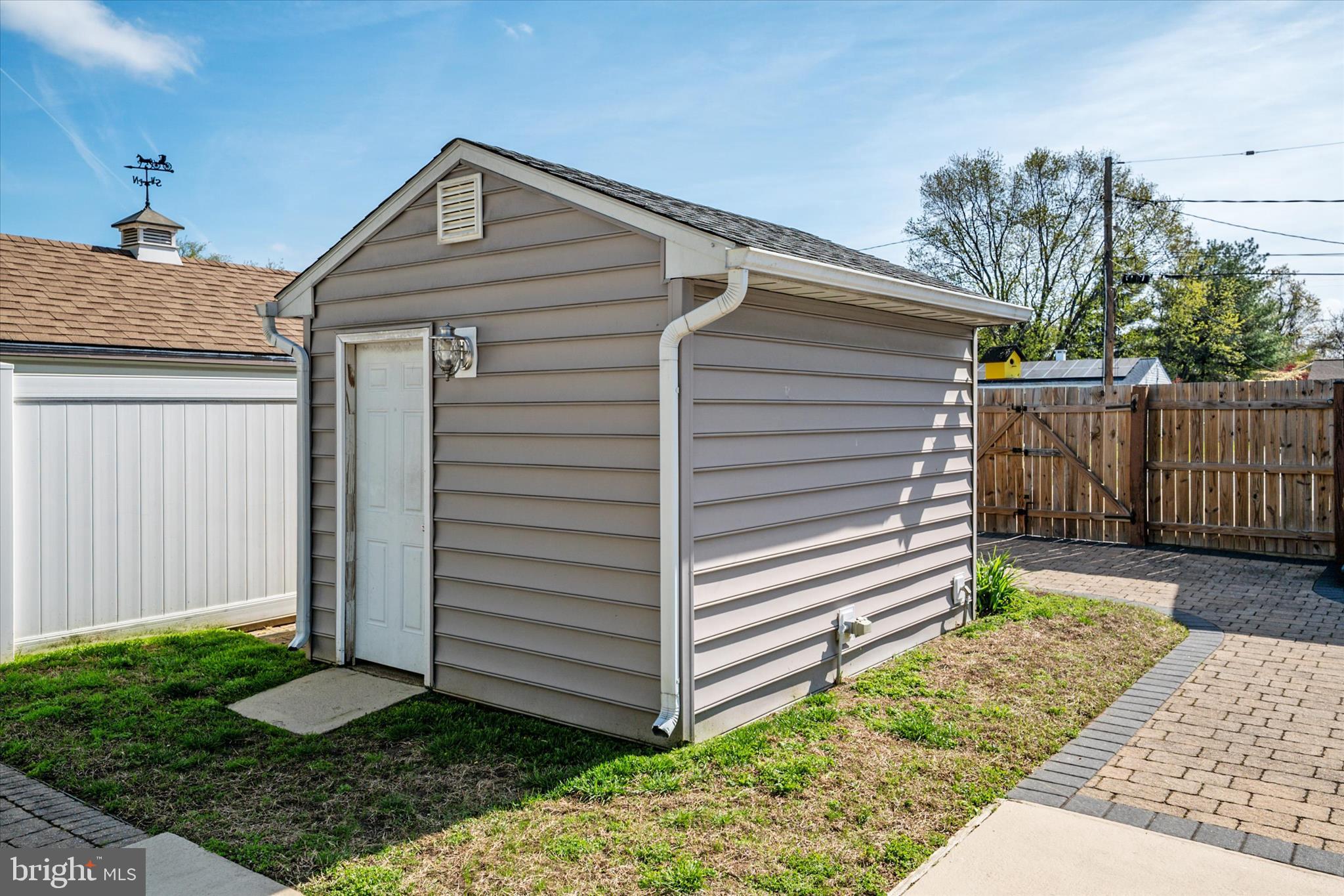 FERNGLEN MANOR - Residential