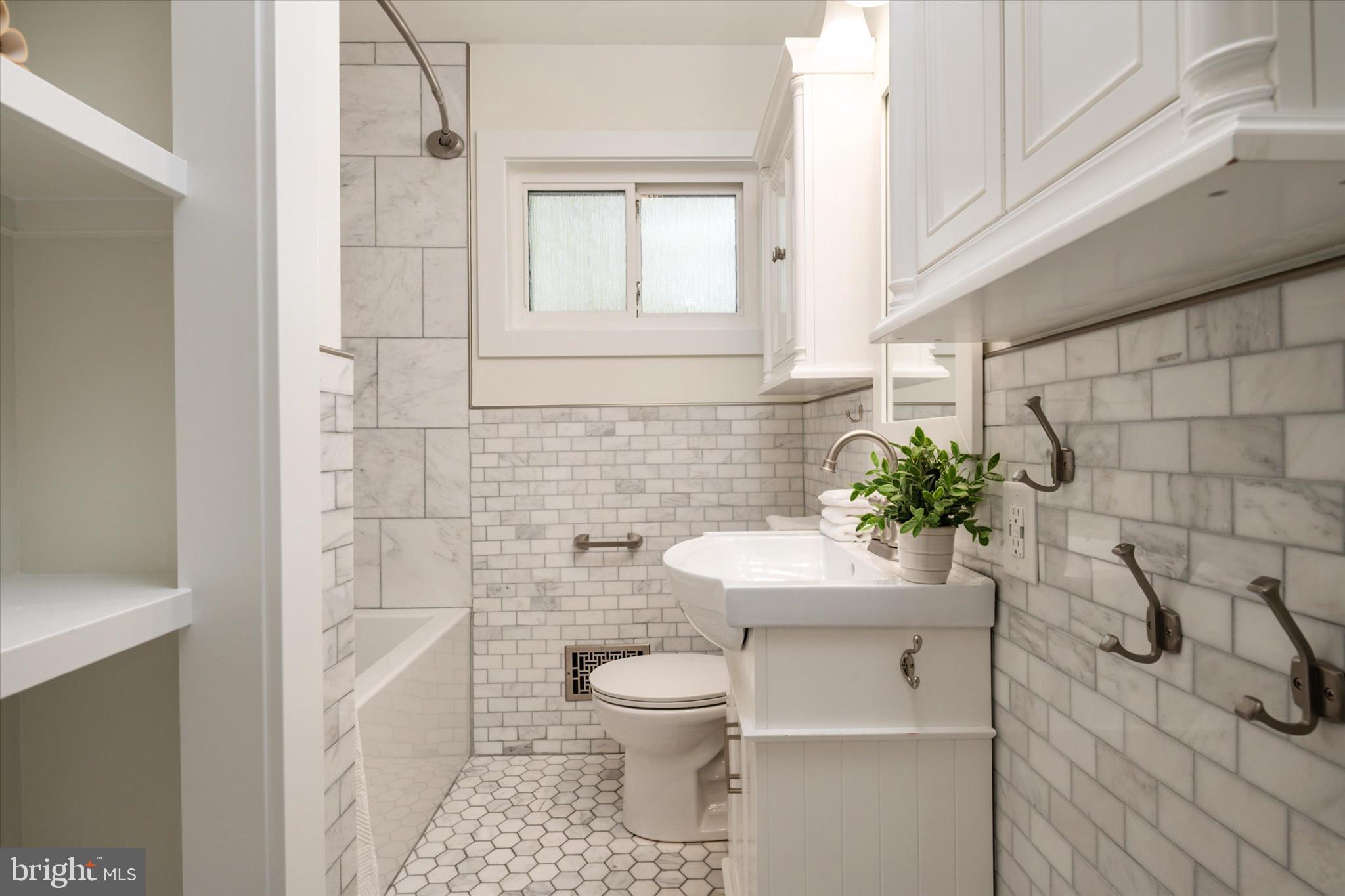 FERNGLEN MANOR - Residential