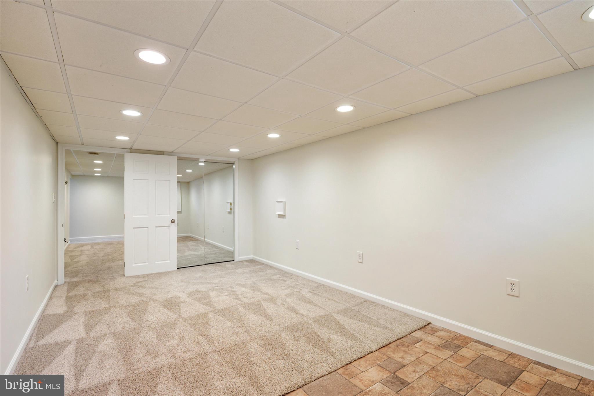 FERNGLEN MANOR - Residential