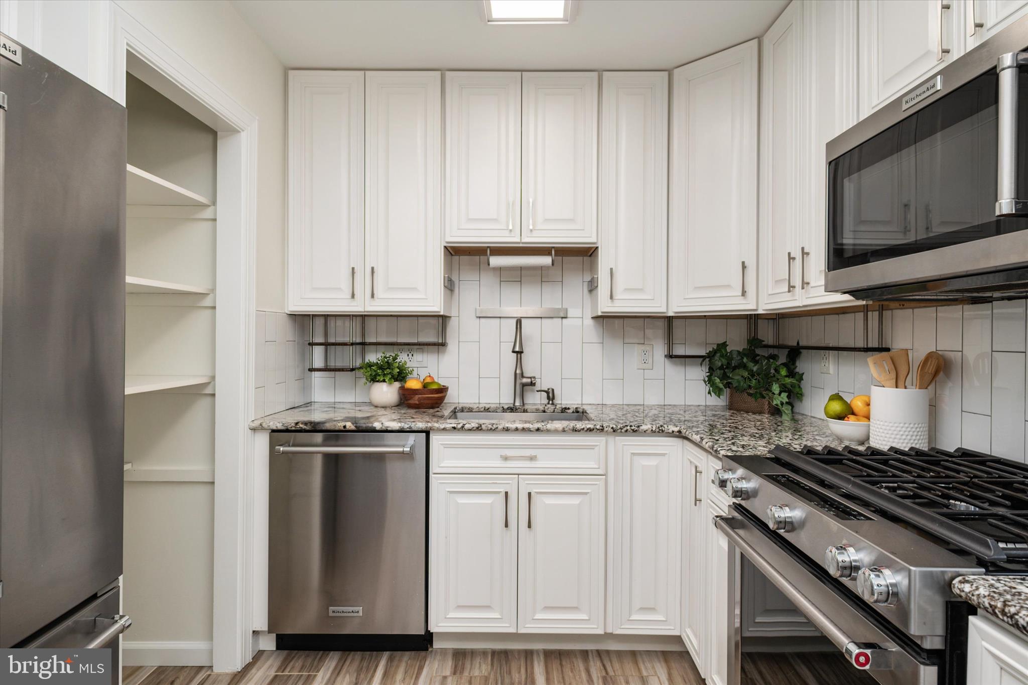 FERNGLEN MANOR - Residential