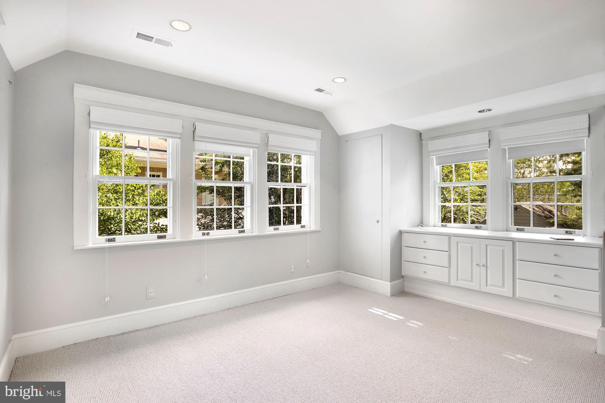 CHEVY CHASE VILLAGE - Residential