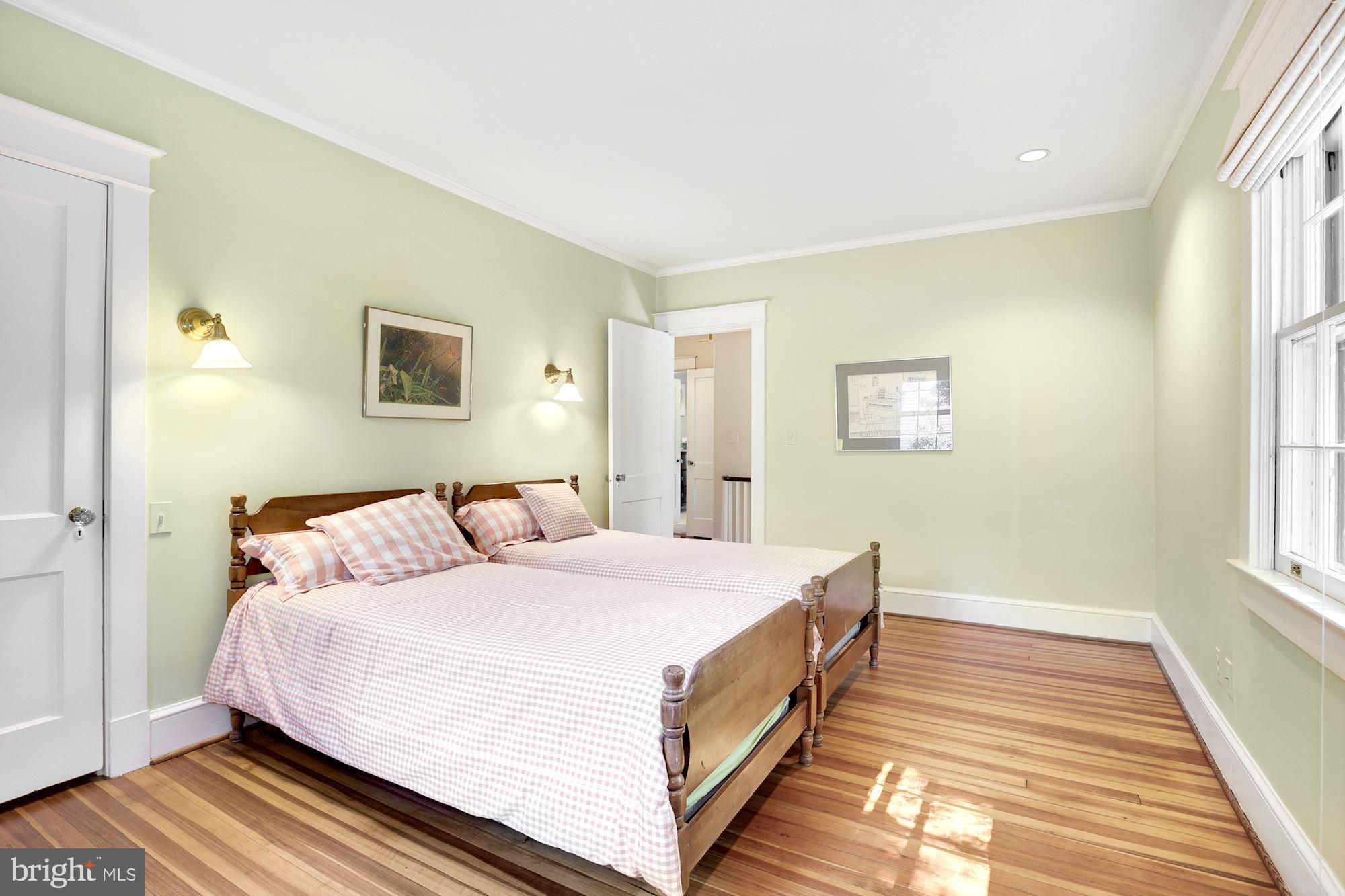 CHEVY CHASE VILLAGE - Residential