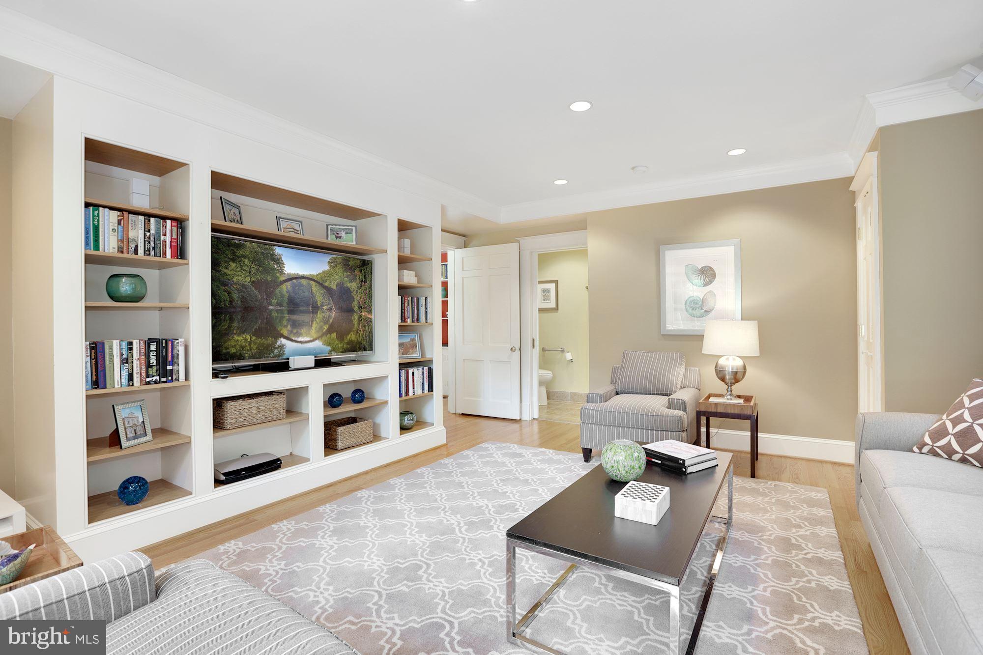 CHEVY CHASE VILLAGE - Residential