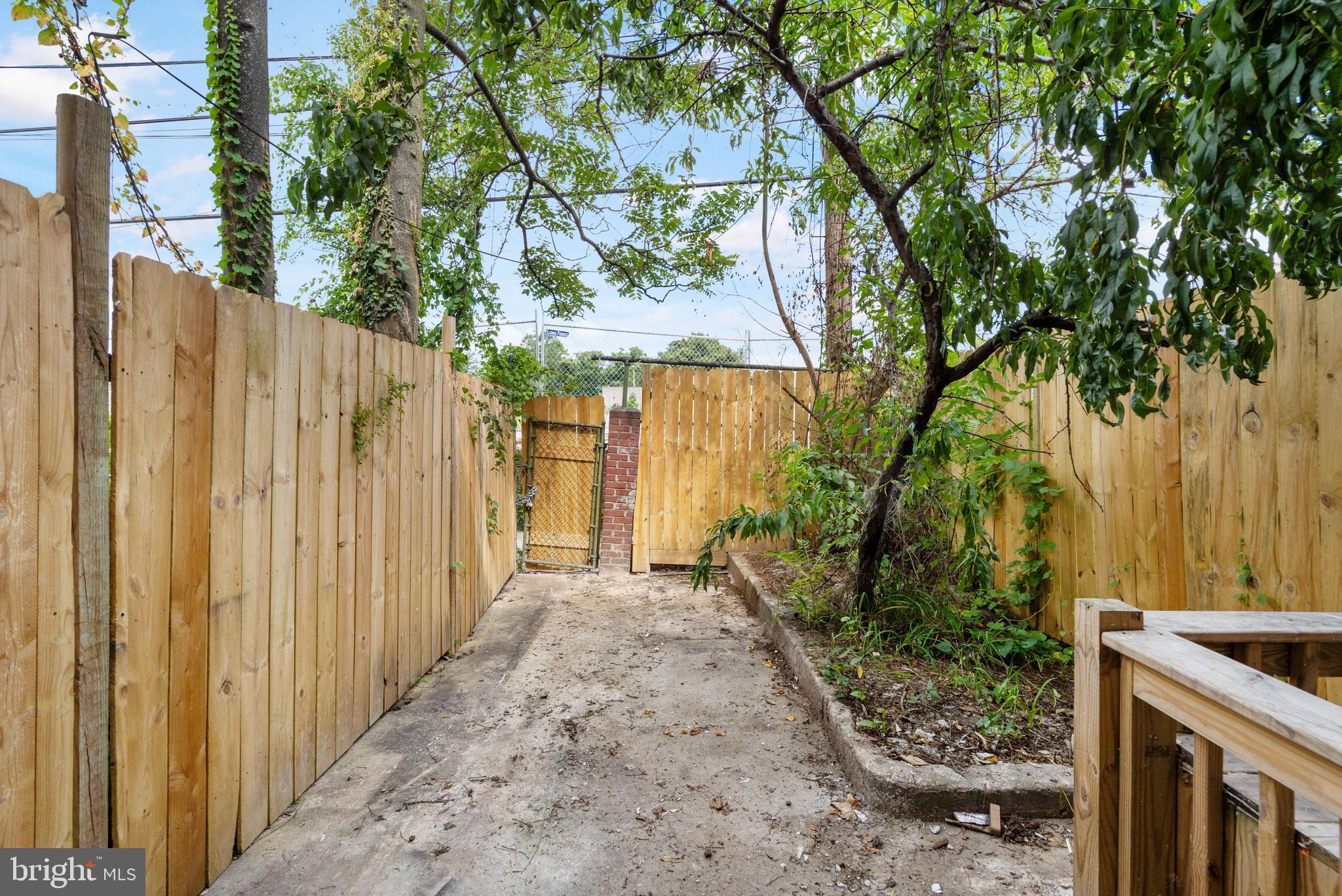 BROADWAY EAST - Residential