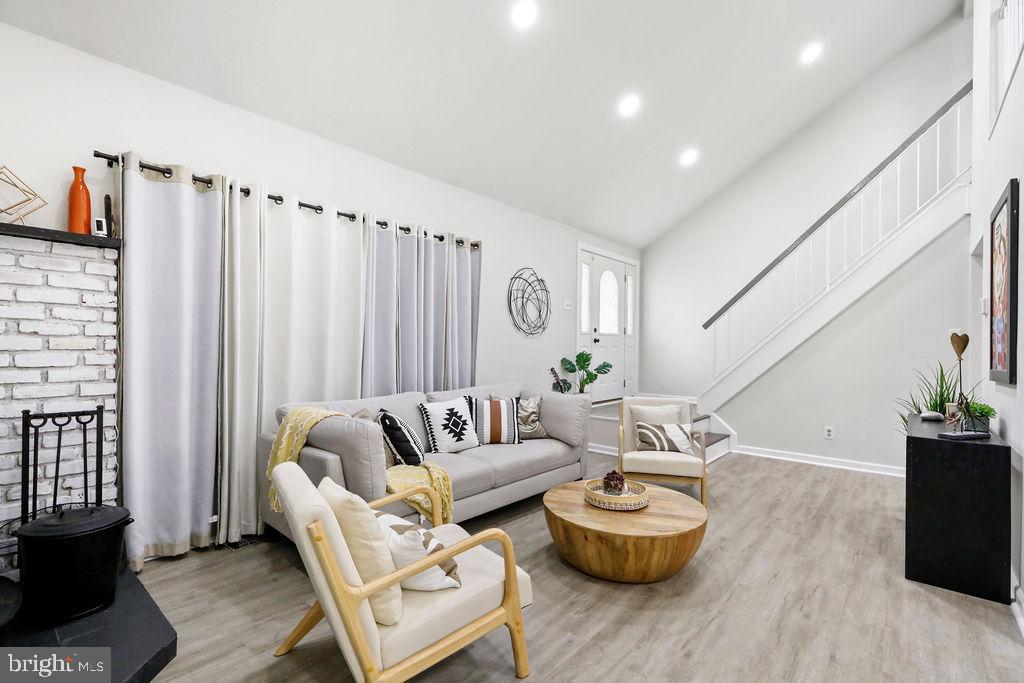 21 PARKHILL LANE