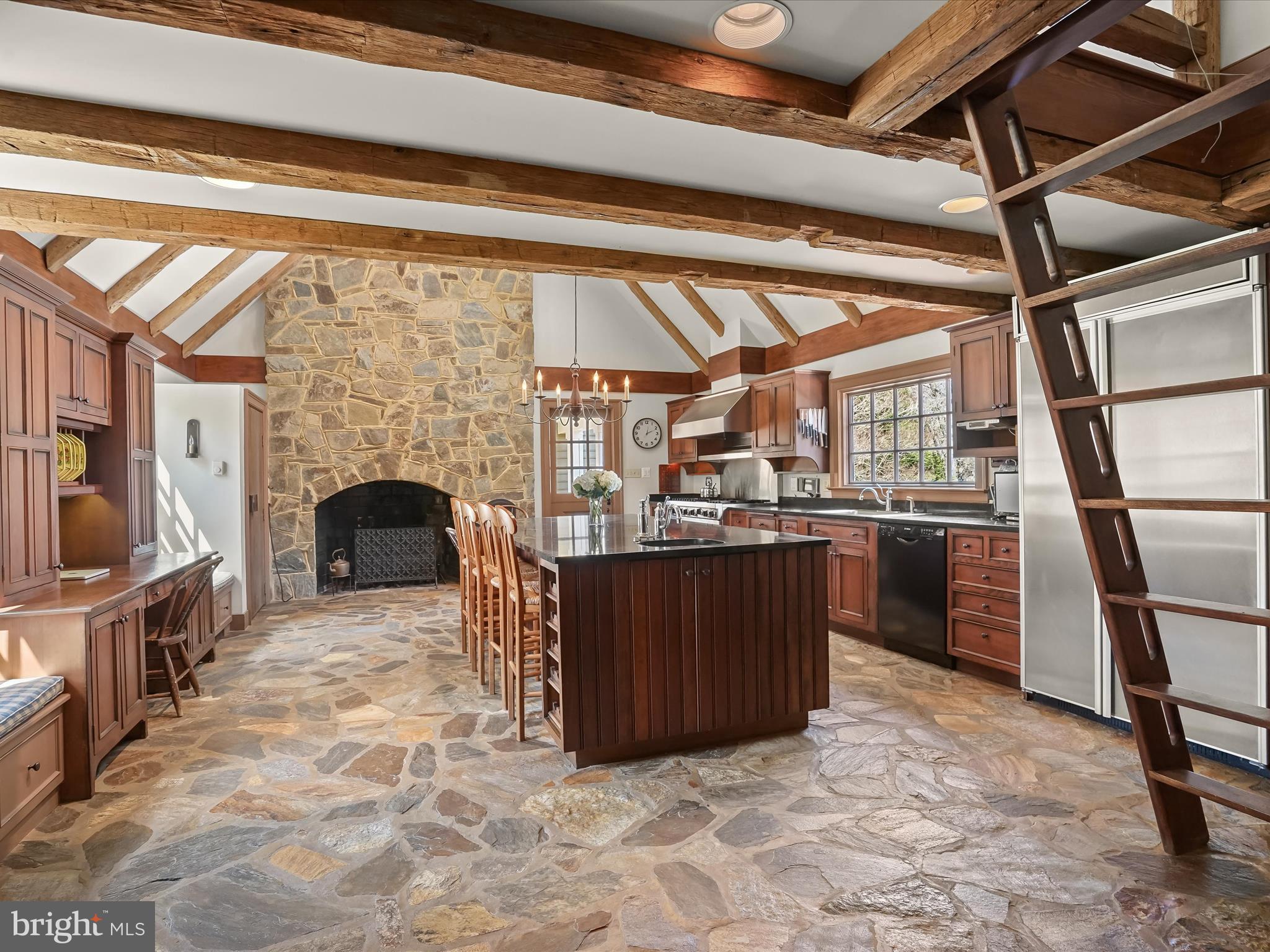 WOODSIDE ESTATES - Residential