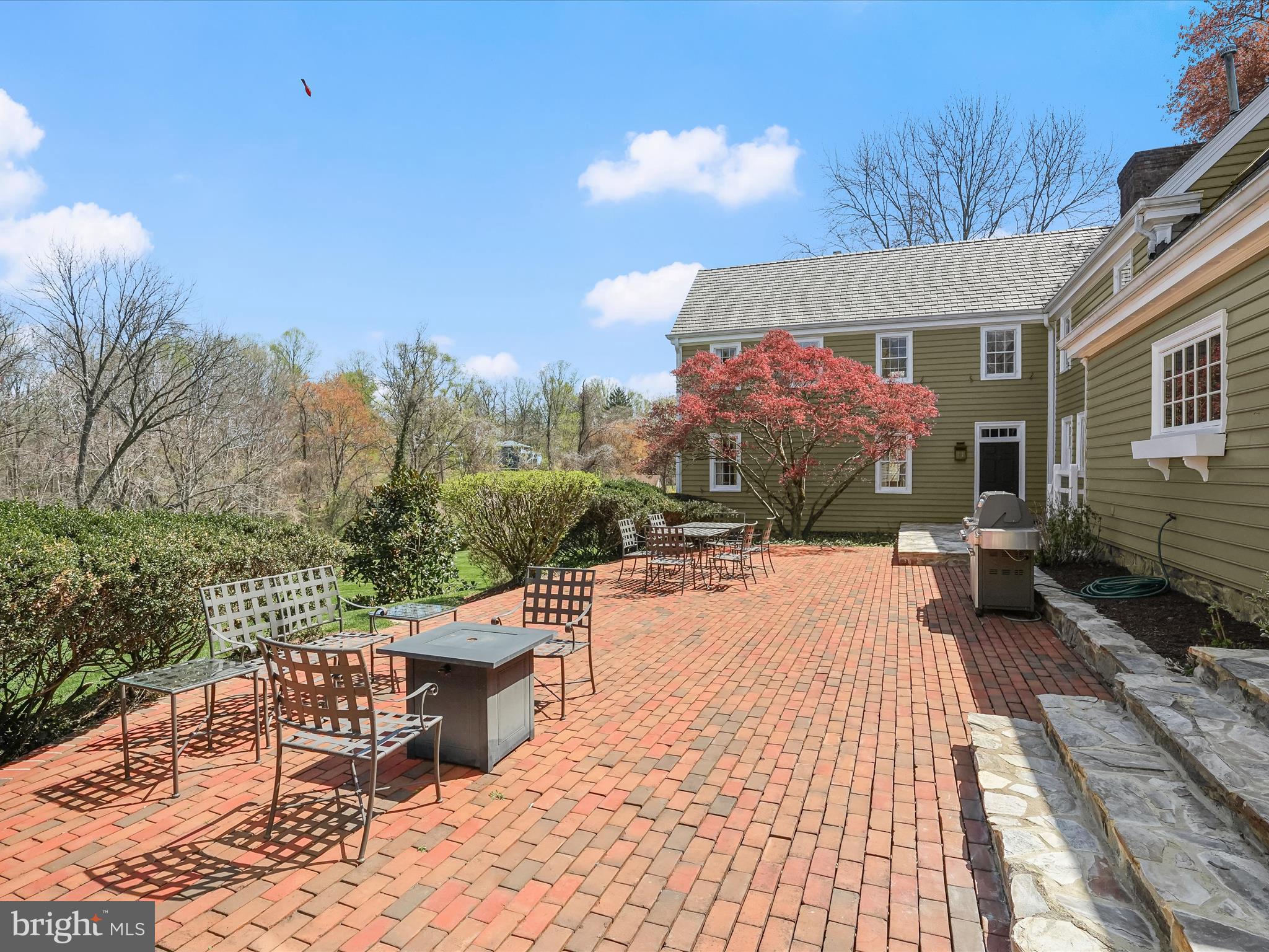 WOODSIDE ESTATES - Residential